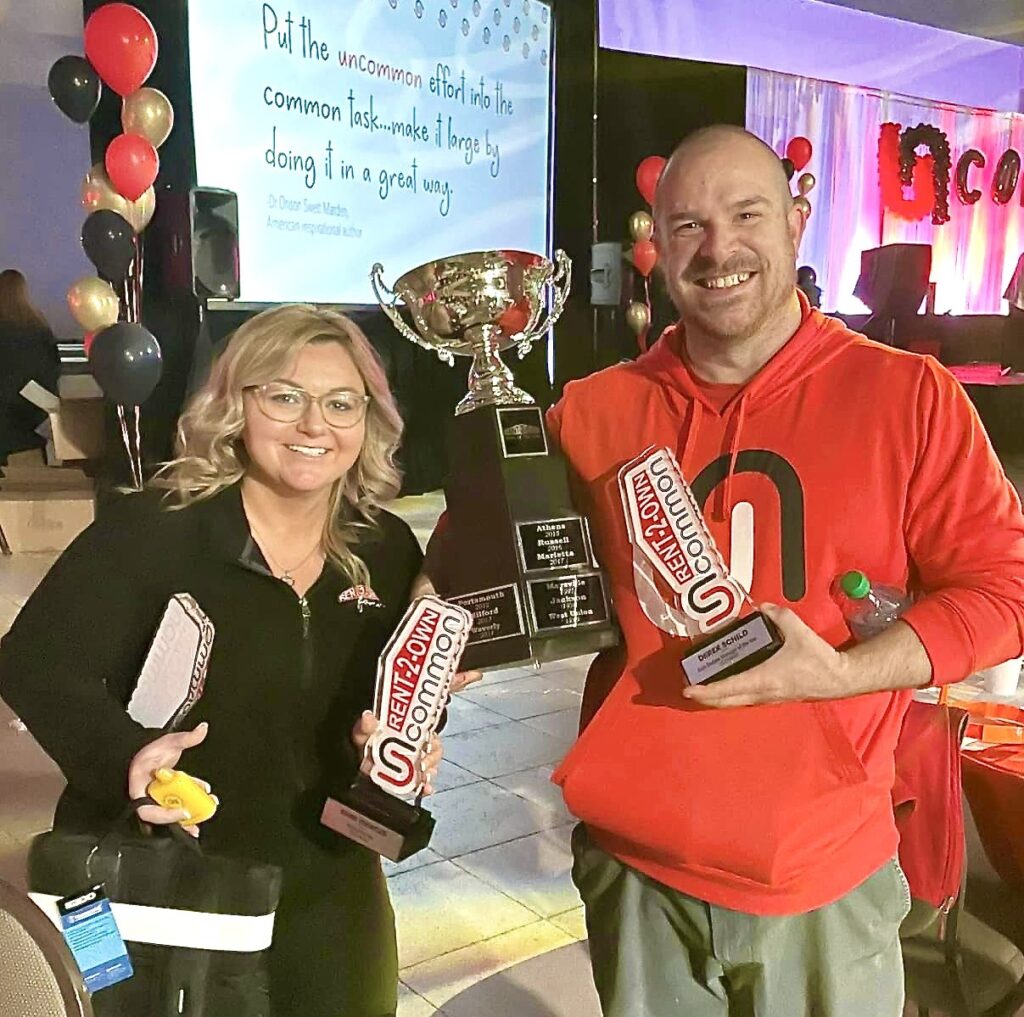 R2O Store of the Year – Heath, Ohio – Sales Manager Sara Mercer (L) and Store Manager Derek Schild celebrate their win.